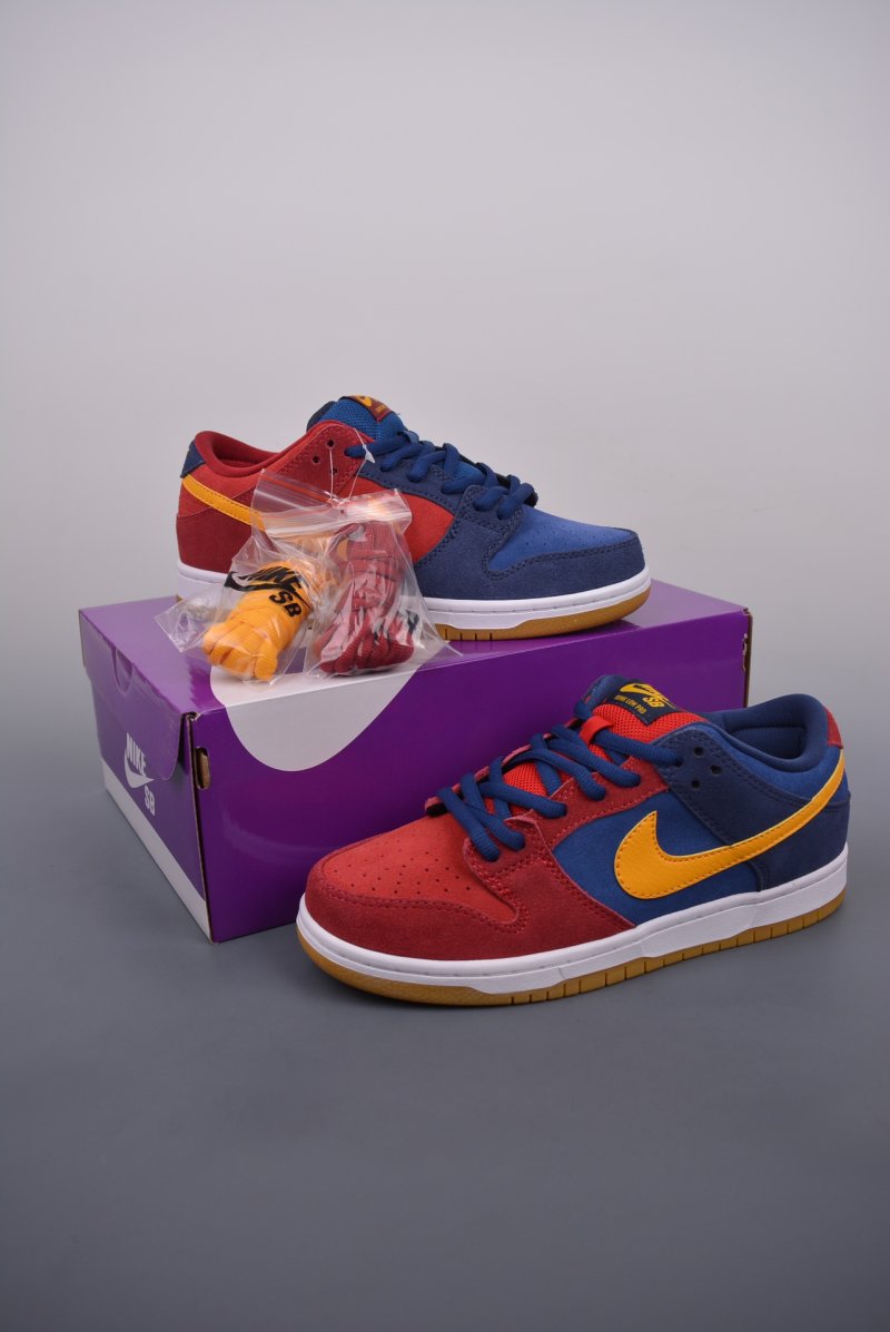 Nike SB Dunk Low view