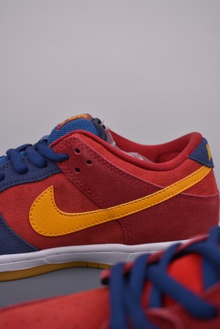 Nike SB Dunk Low view 8