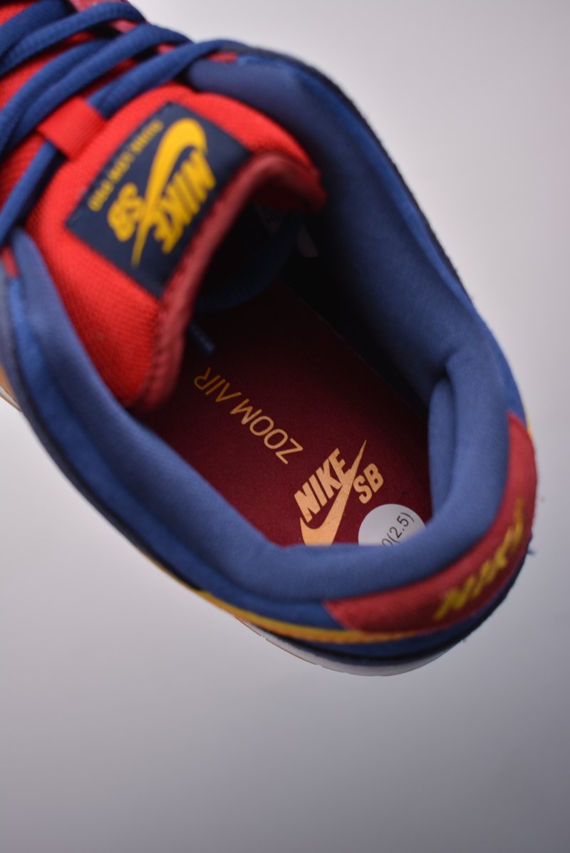 Nike SB Dunk Low view