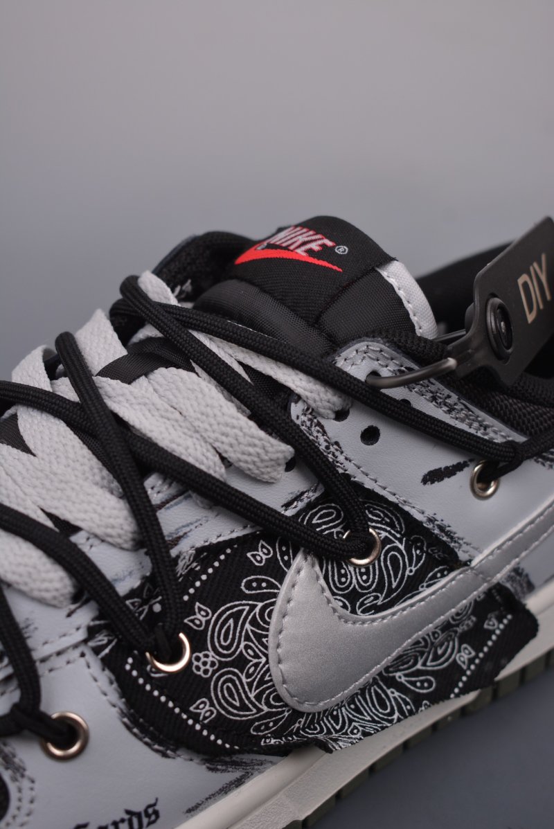 Nike SB Dunk Low 'Dark Poker' view