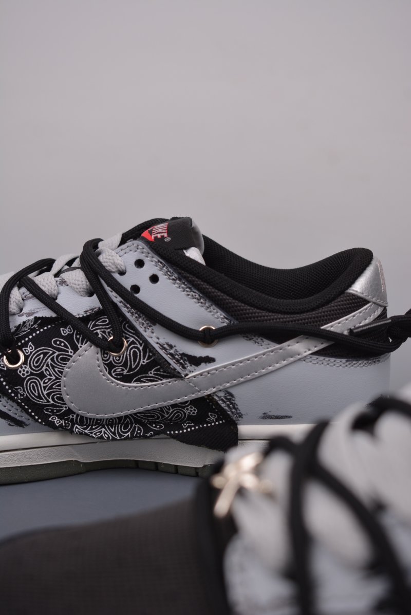 Nike SB Dunk Low 'Dark Poker' view
