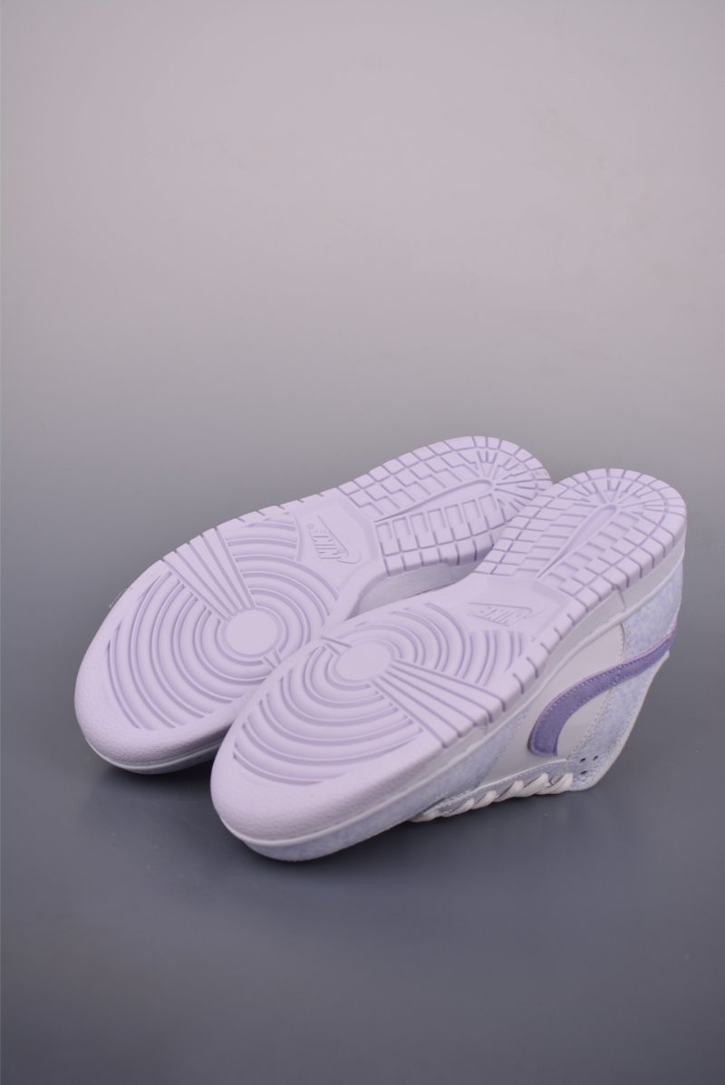 Nike SB Dunk Low view