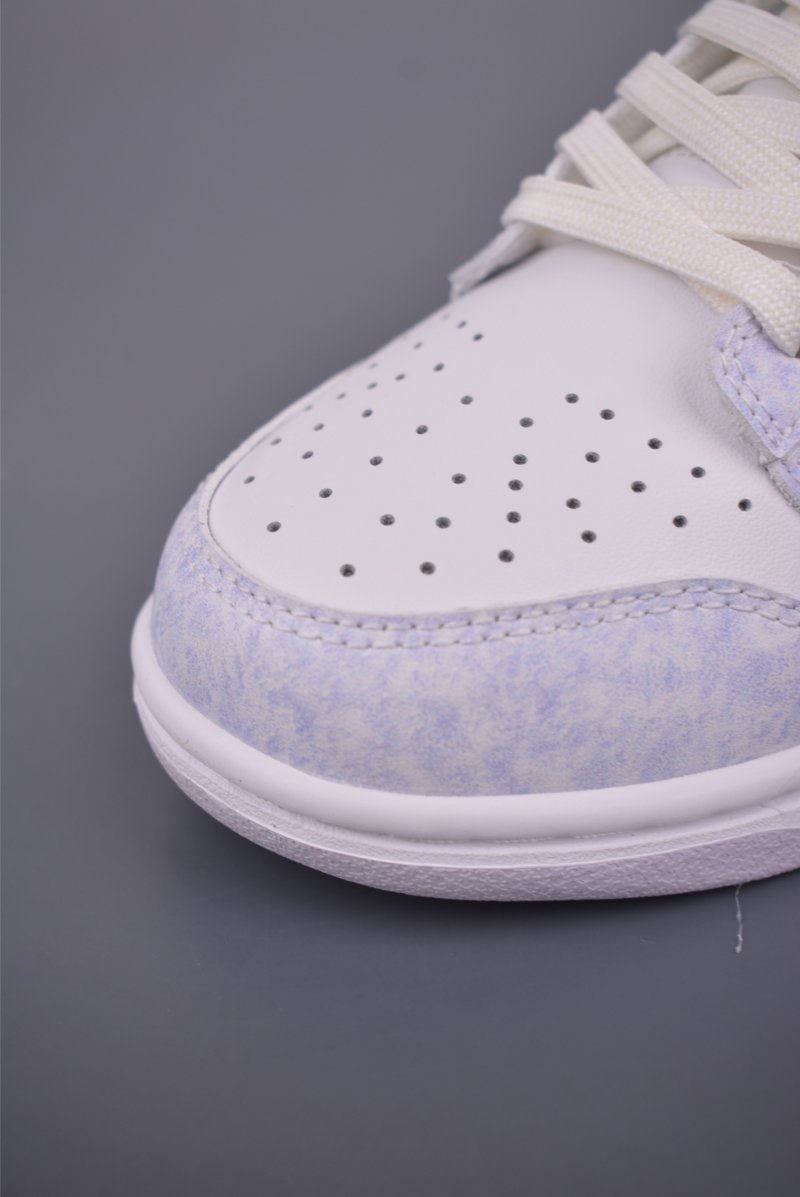 Nike SB Dunk Low view