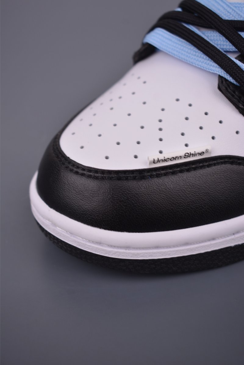 Nike SB Dunk Low 'White / Blue / Black' view