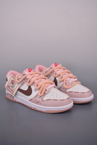 Nike SB Dunk Low 'Cherry Blossom Pink' view 1