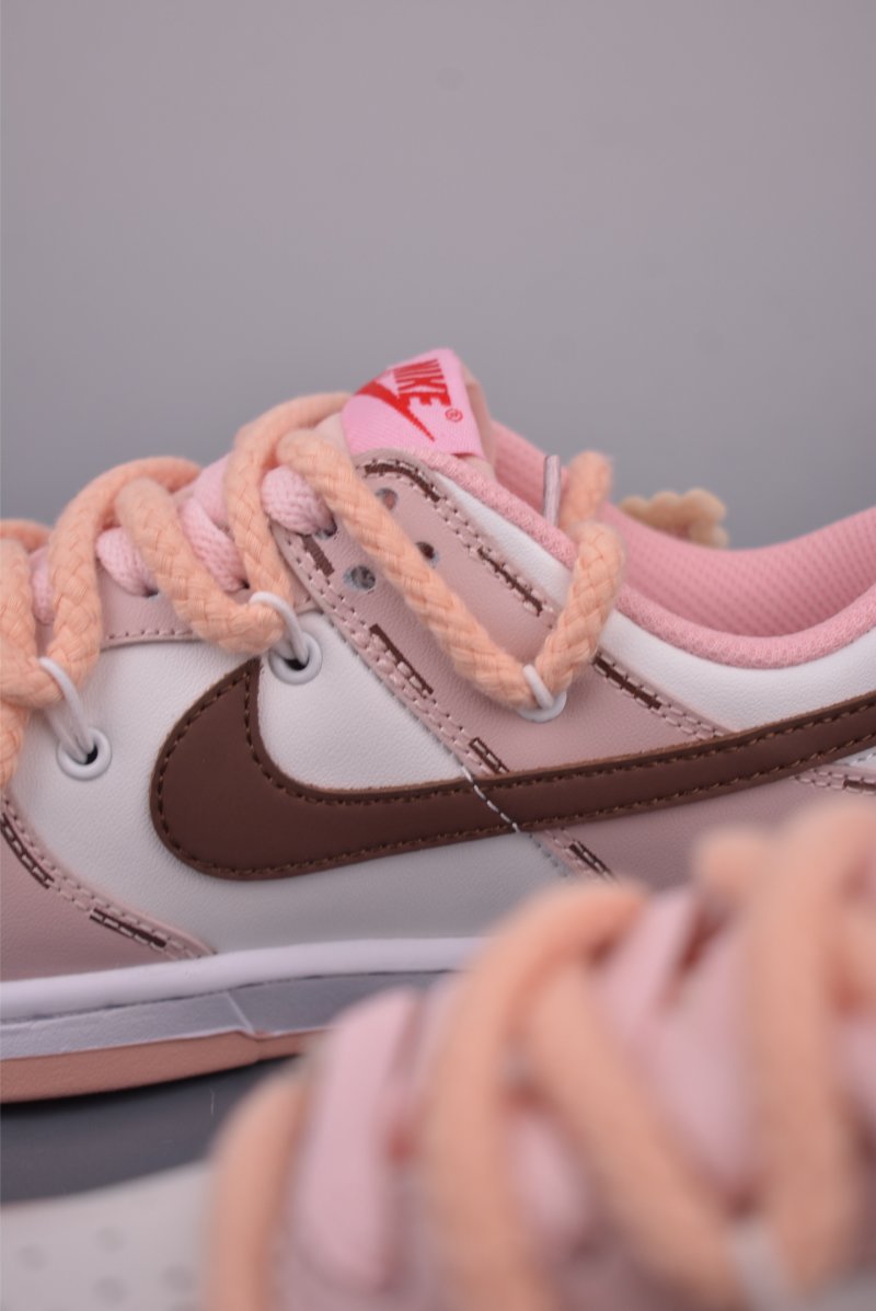 Nike SB Dunk Low 'Cherry Blossom Pink' view