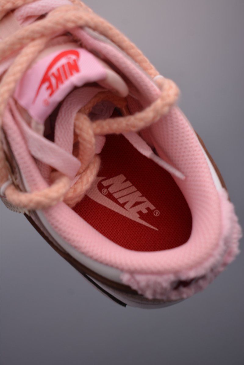 Nike SB Dunk Low 'Cherry Blossom Pink' view