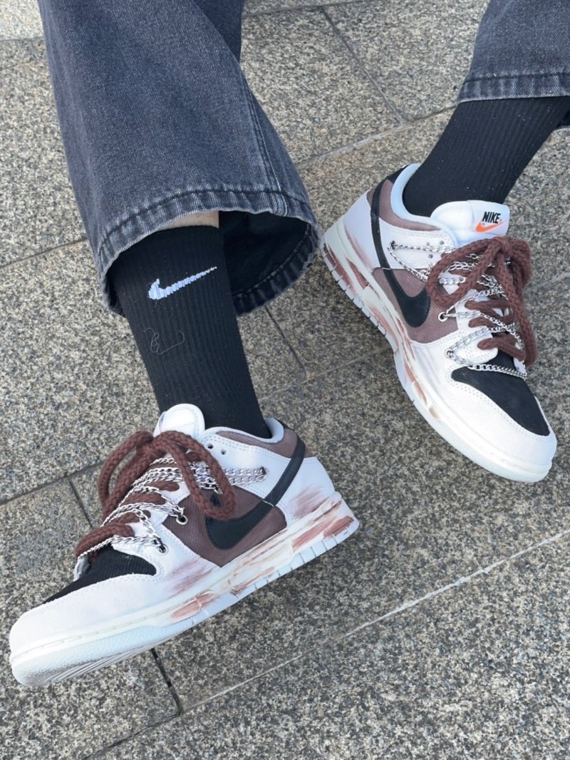 Nike SB Dunk Low 'Distressed Coffee Brown' view