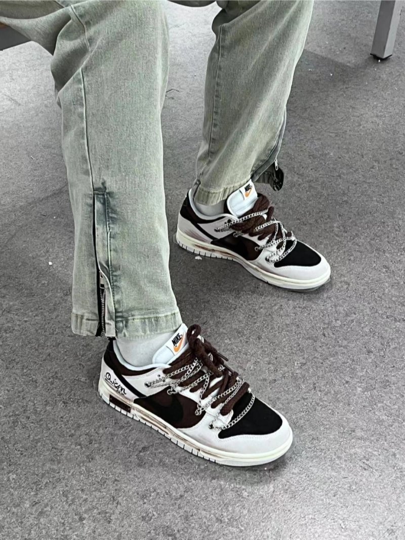 Nike SB Dunk Low 'Distressed Coffee Brown' view