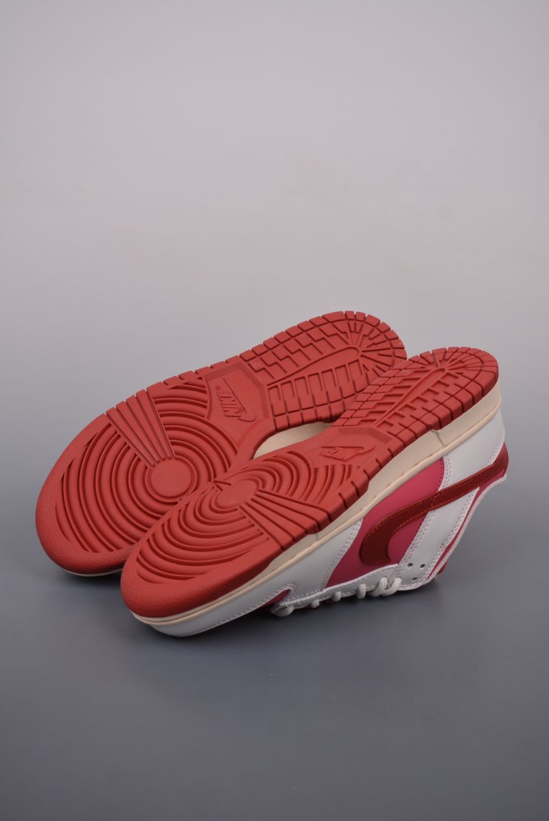 Nike SB Dunk Low view