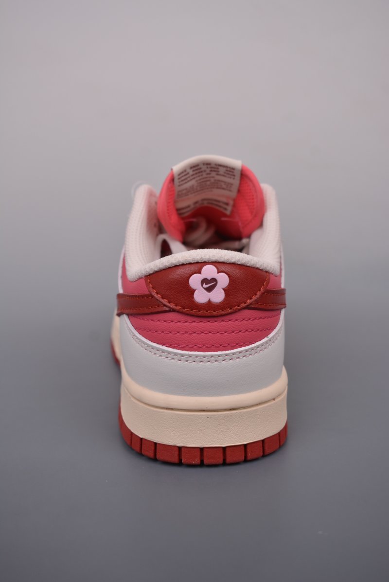 Nike SB Dunk Low view