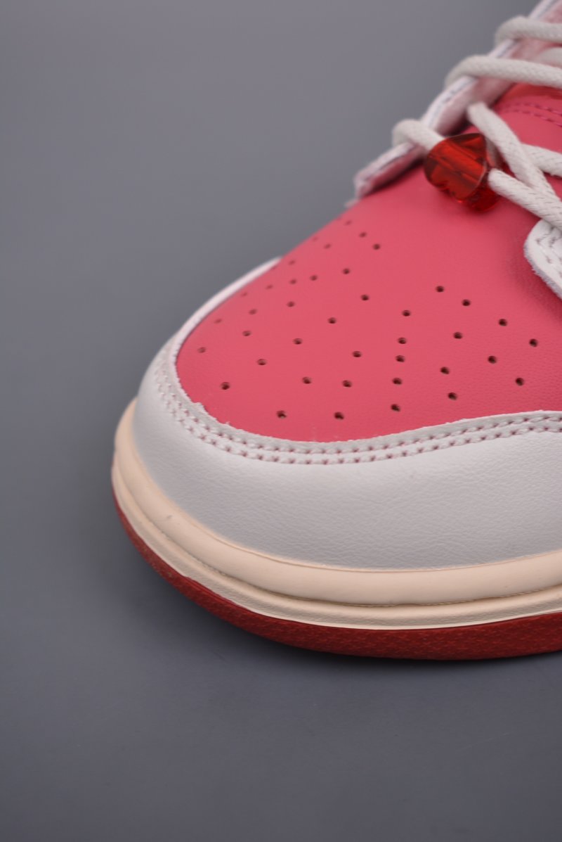 Nike SB Dunk Low view