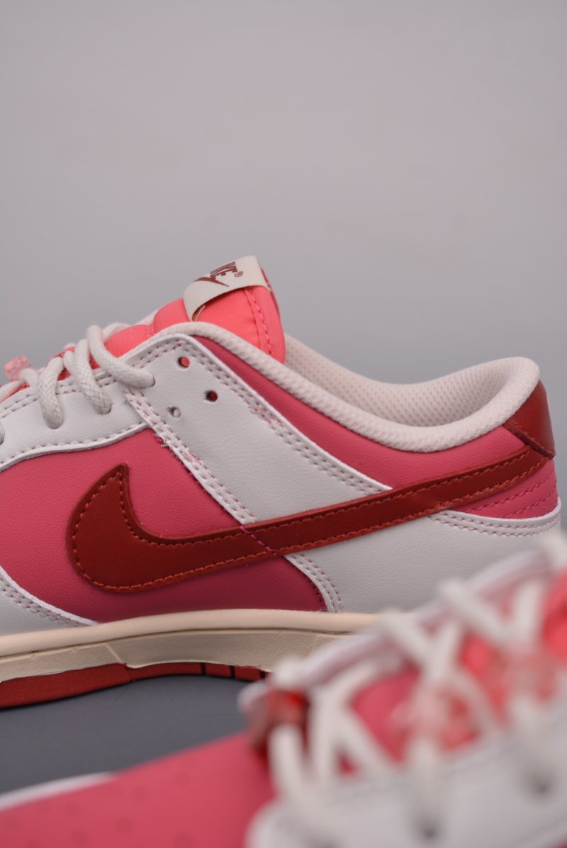 Nike SB Dunk Low view