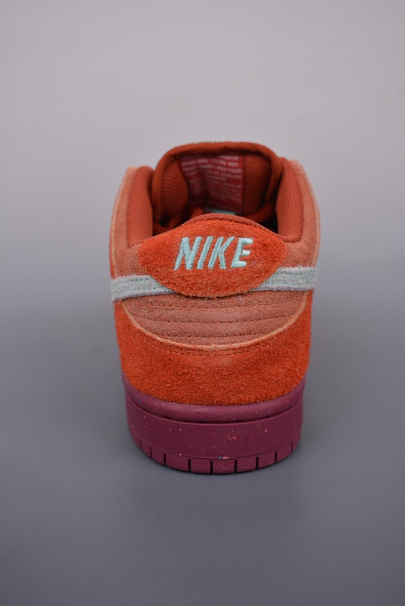 Nike SB Dunk Low view