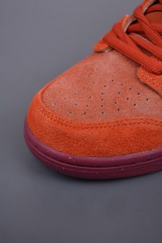 Nike SB Dunk Low view 6