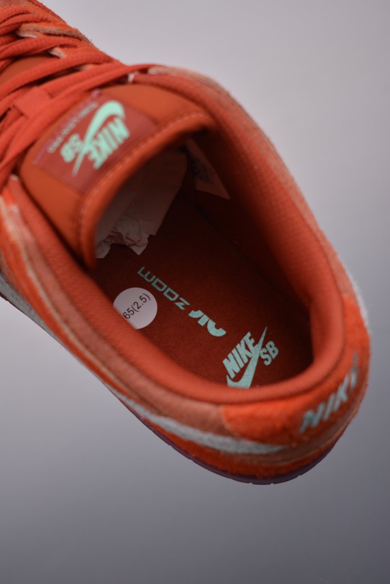 Nike SB Dunk Low view