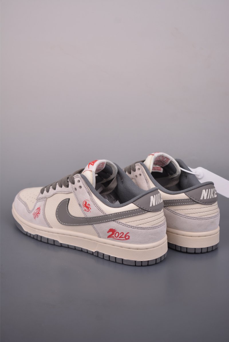 Nike SB Dunk Low view
