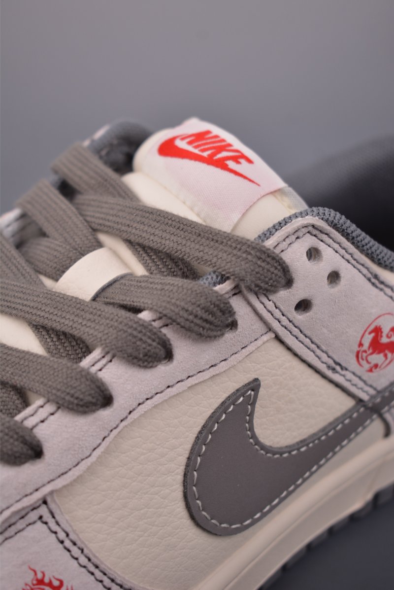 Nike SB Dunk Low view