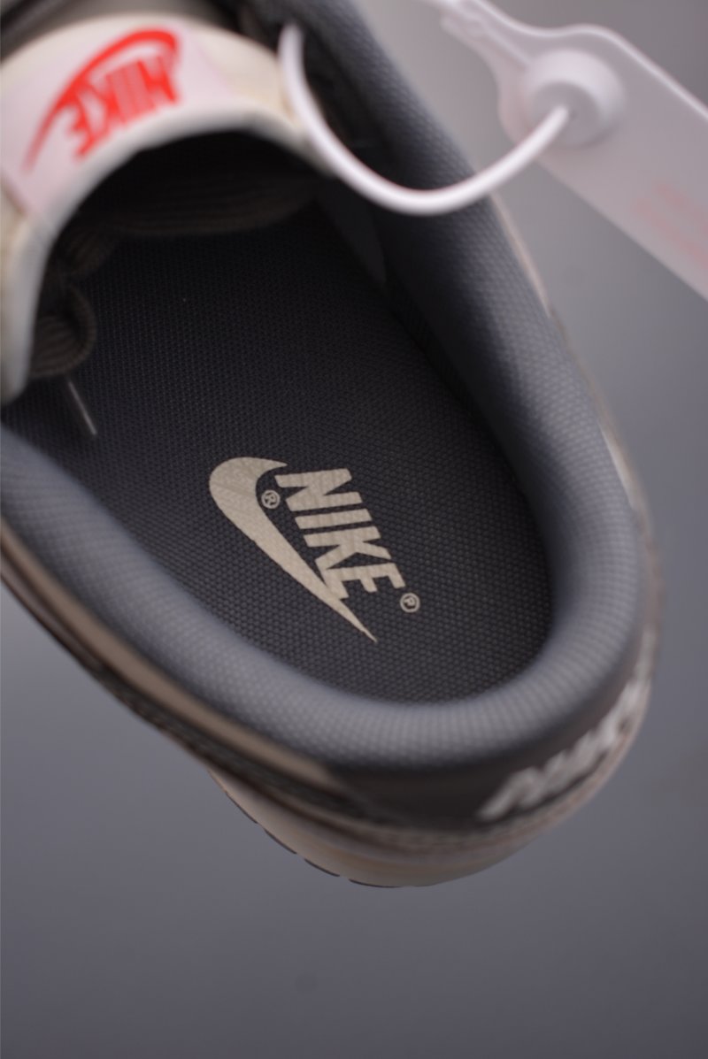 Nike SB Dunk Low view