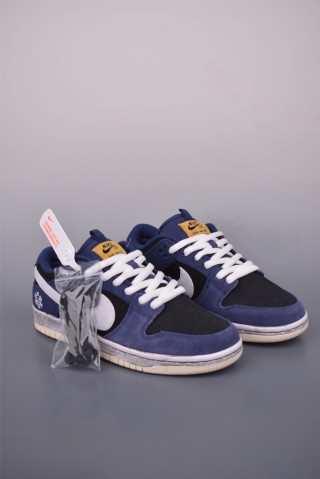 Nike SB Dunk Low 'White / Blue' view 1