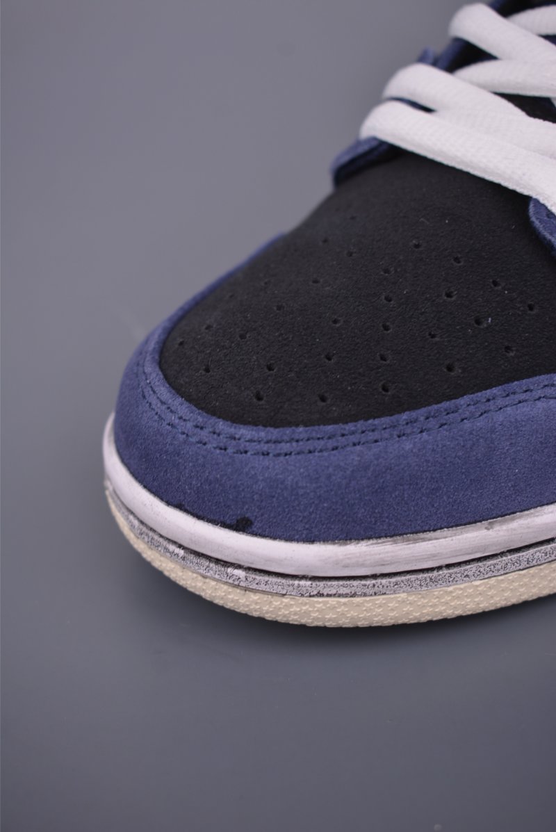 Nike SB Dunk Low 'White / Blue' view