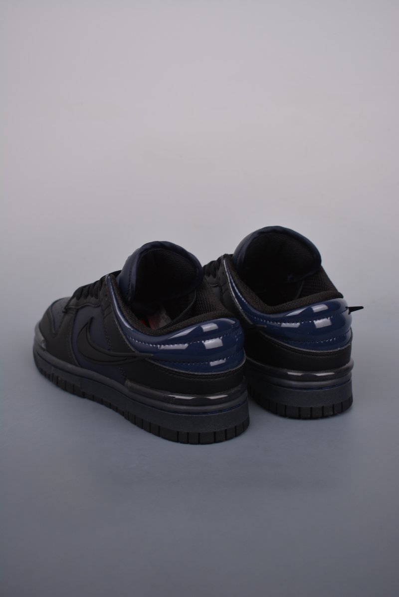 Nike SB Dunk Low view