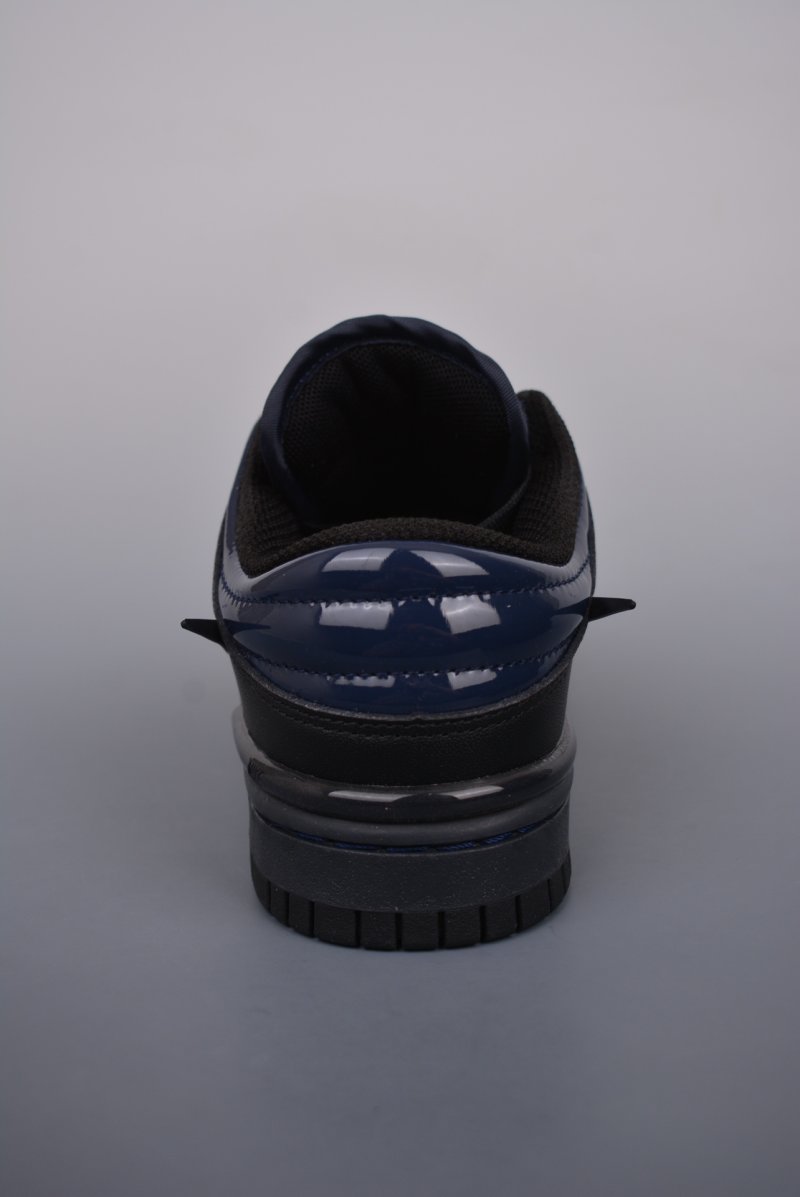 Nike SB Dunk Low view