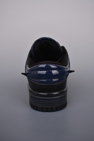 Nike SB Dunk Low view 4