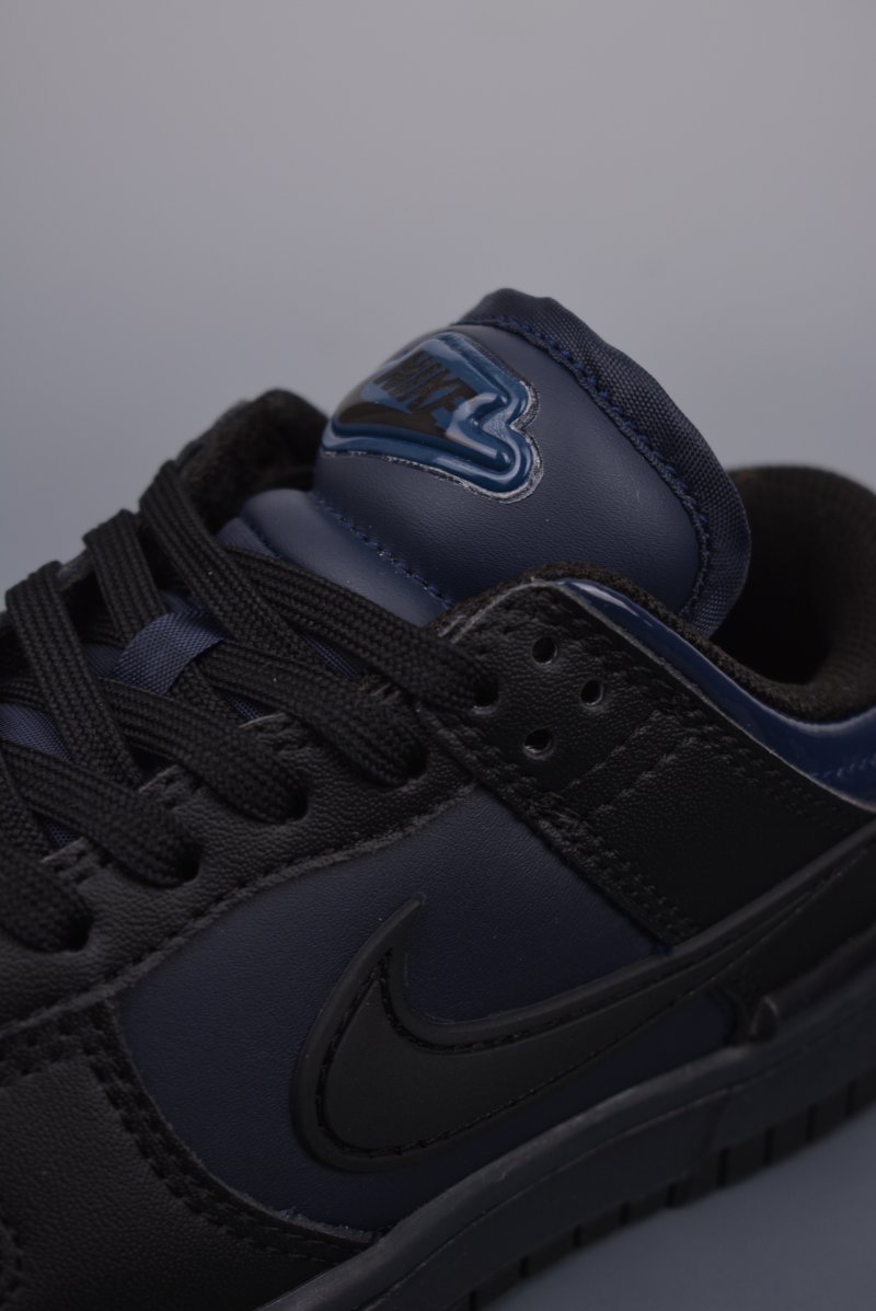 Nike SB Dunk Low view