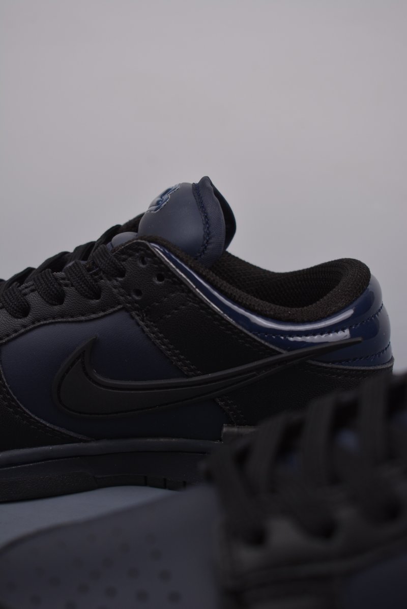 Nike SB Dunk Low view