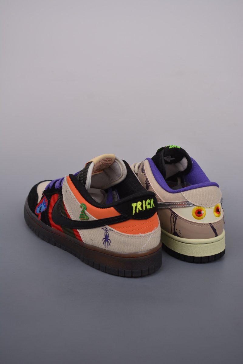 Nike SB Dunk Low view