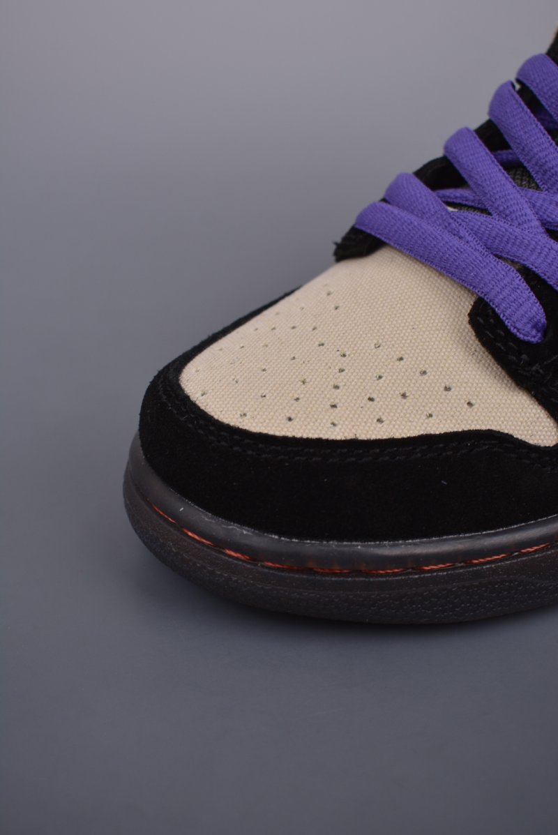 Nike SB Dunk Low view