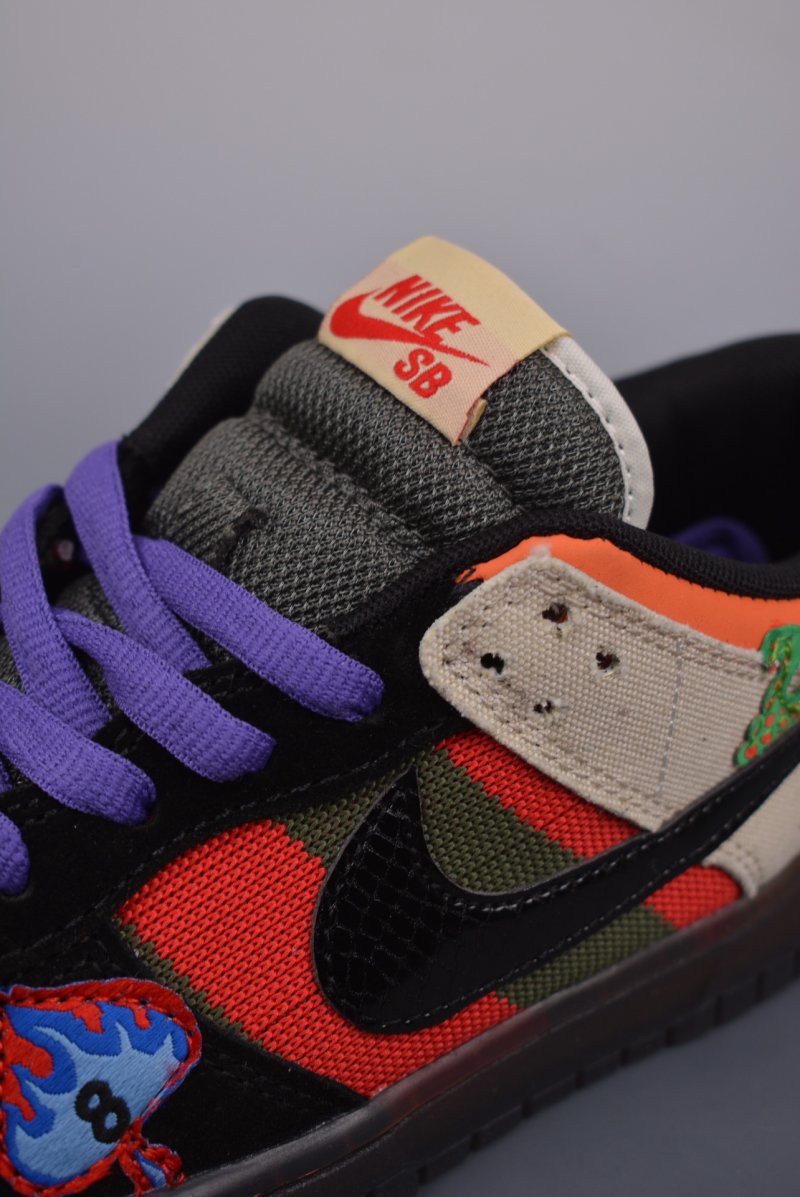 Nike SB Dunk Low view