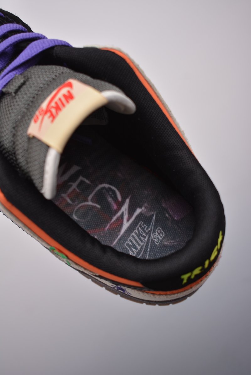 Nike SB Dunk Low view
