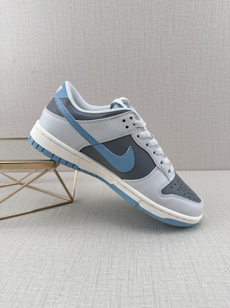 Nike SB Dunk Low view