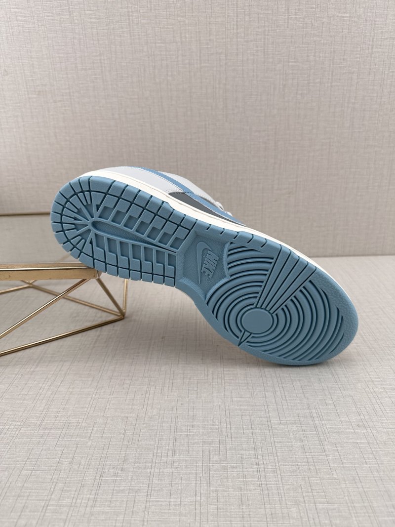 Nike SB Dunk Low view