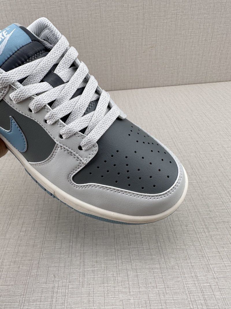 Nike SB Dunk Low view