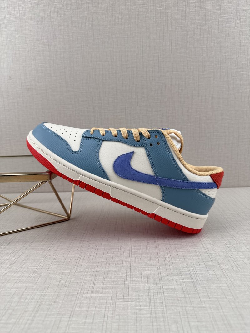 Nike SB Dunk Low view