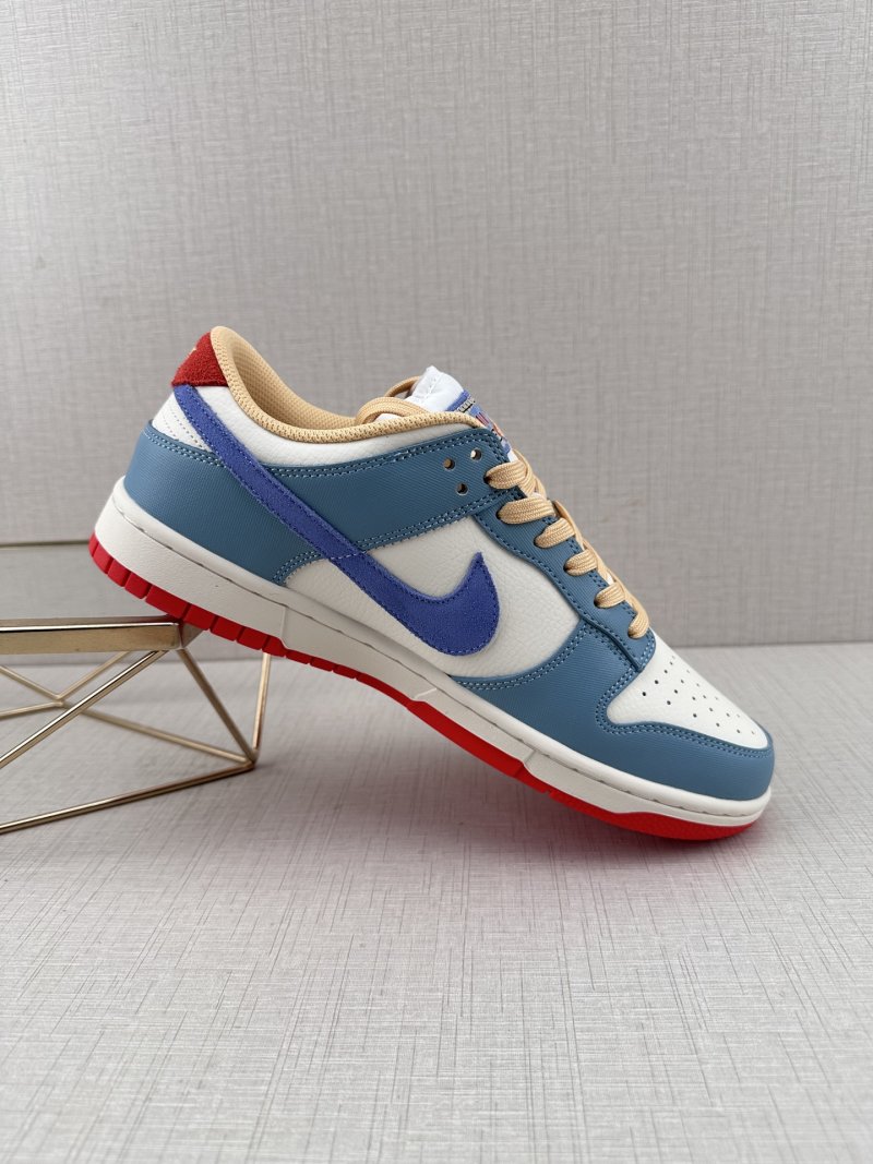 Nike SB Dunk Low view