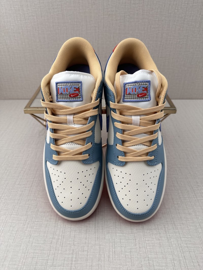 Nike SB Dunk Low view