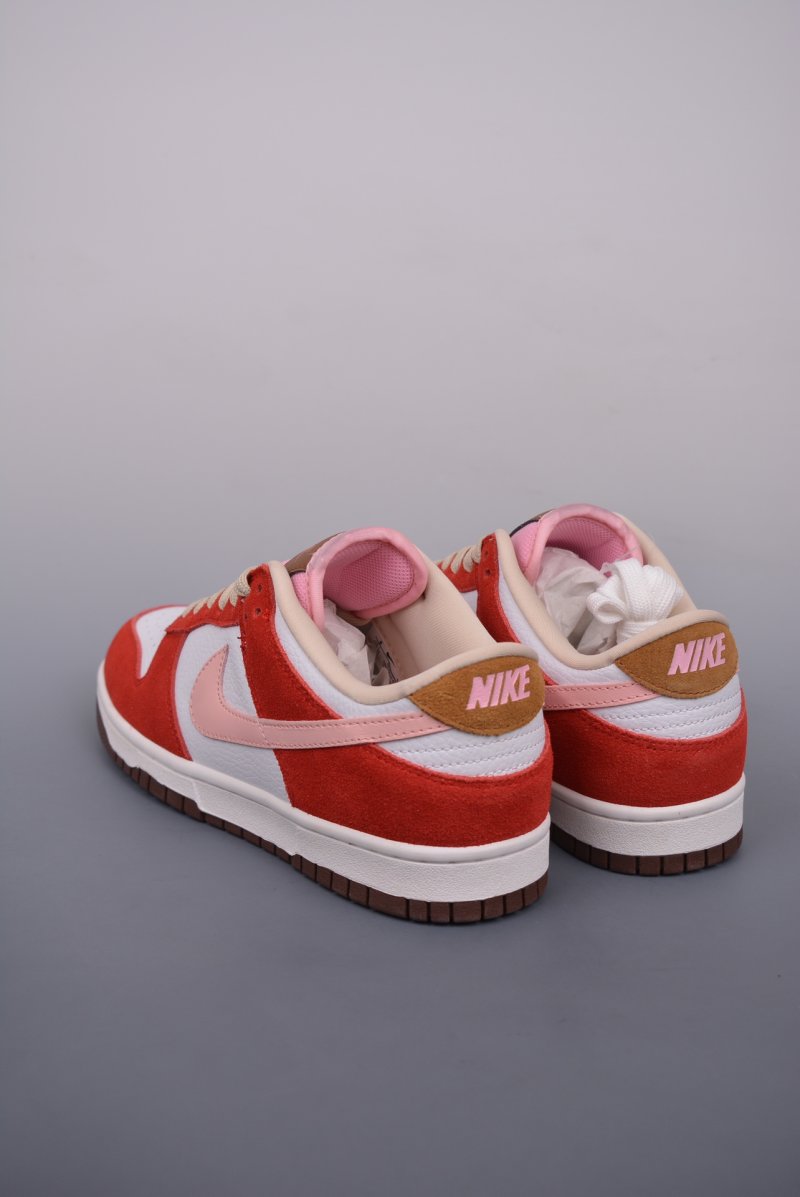 Nike SB Dunk Low view