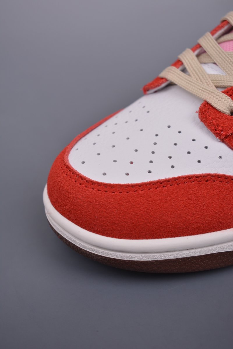 Nike SB Dunk Low view