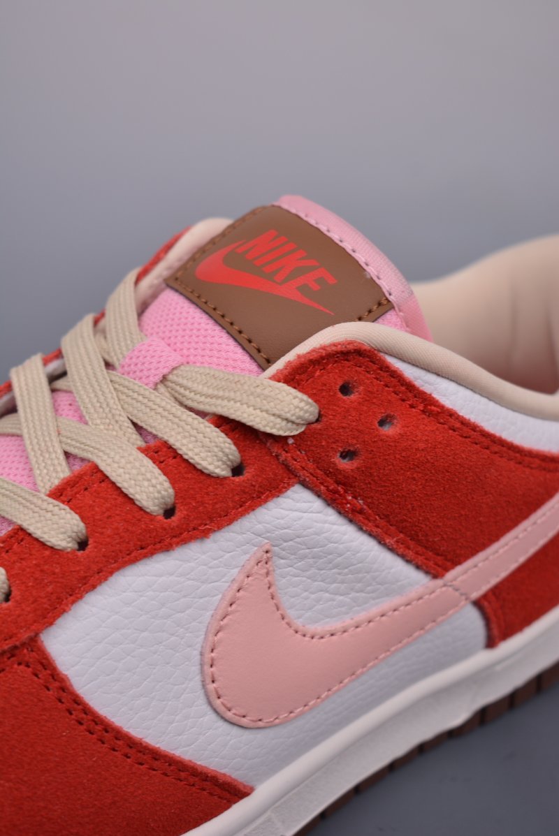 Nike SB Dunk Low view