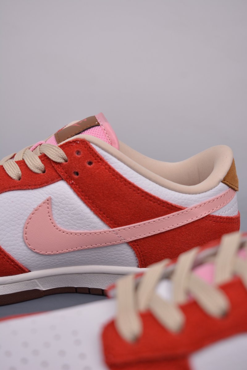 Nike SB Dunk Low view