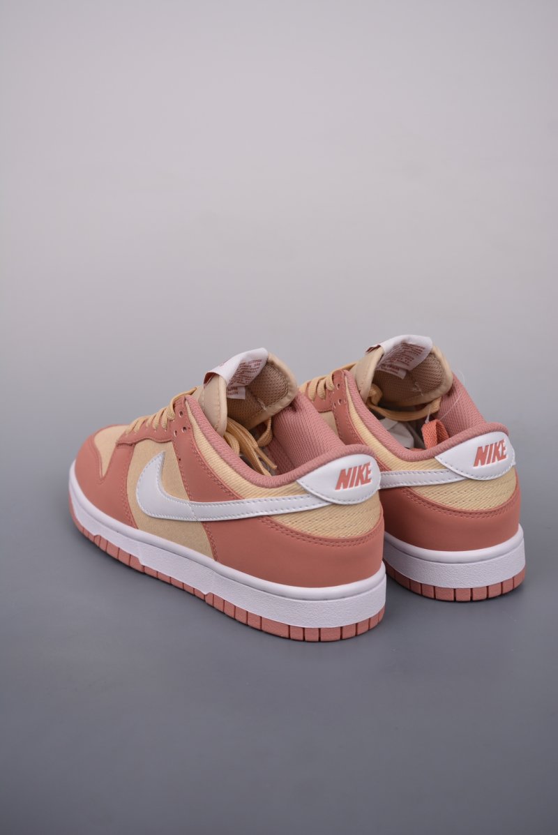 Nike SB Dunk Low view
