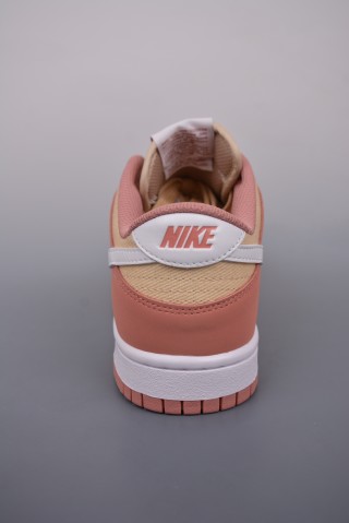 Nike SB Dunk Low view 4