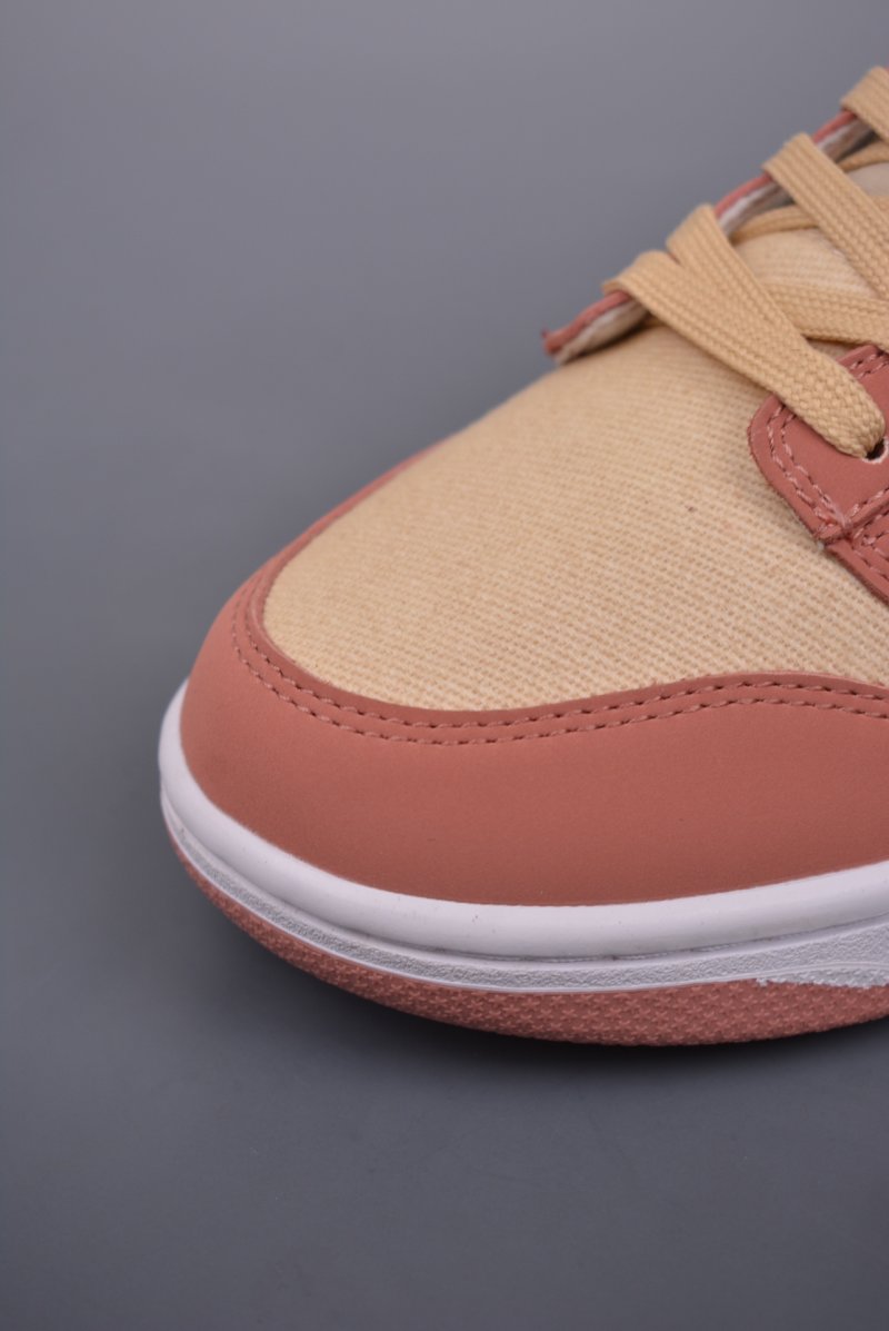 Nike SB Dunk Low view