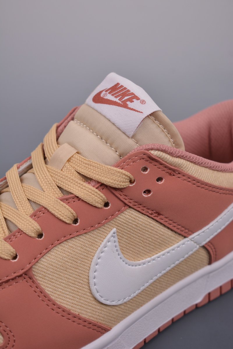 Nike SB Dunk Low view