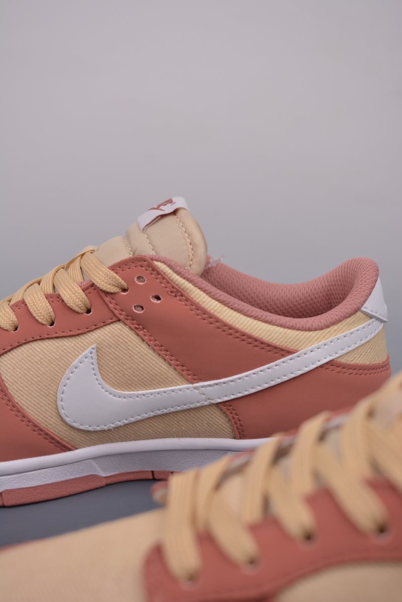 Nike SB Dunk Low view