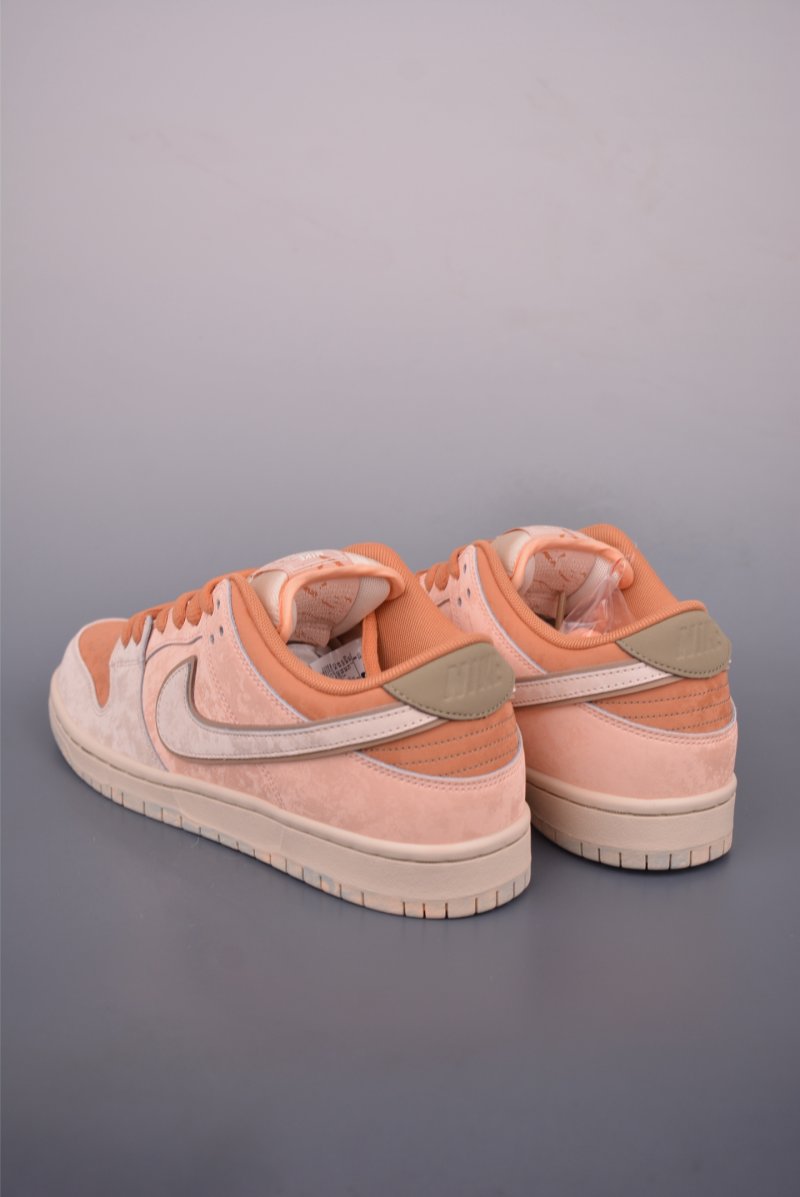 Nike SB Dunk Low view